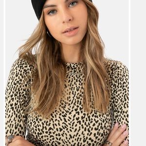 Cheetah print long sleeve crop top
